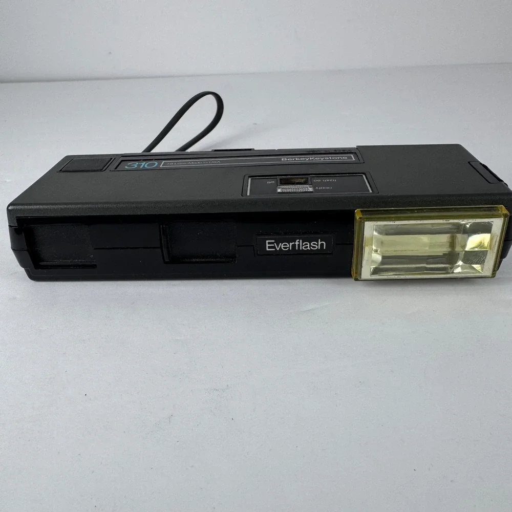 Berkey Keystone 310 Pocket Everflash Camera Black Vintage 110 Film Untested